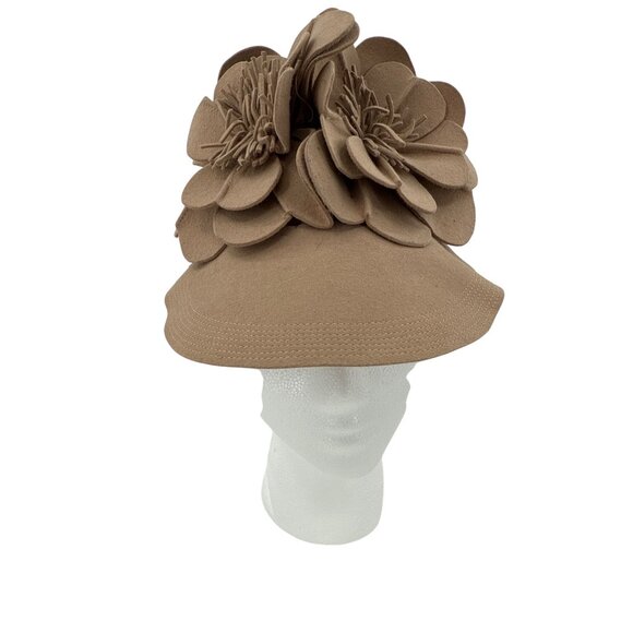 Womens Tan Cloche Hat With Floral Embellishment 21.25” circumference Pin-up - Picture 1 of 6
